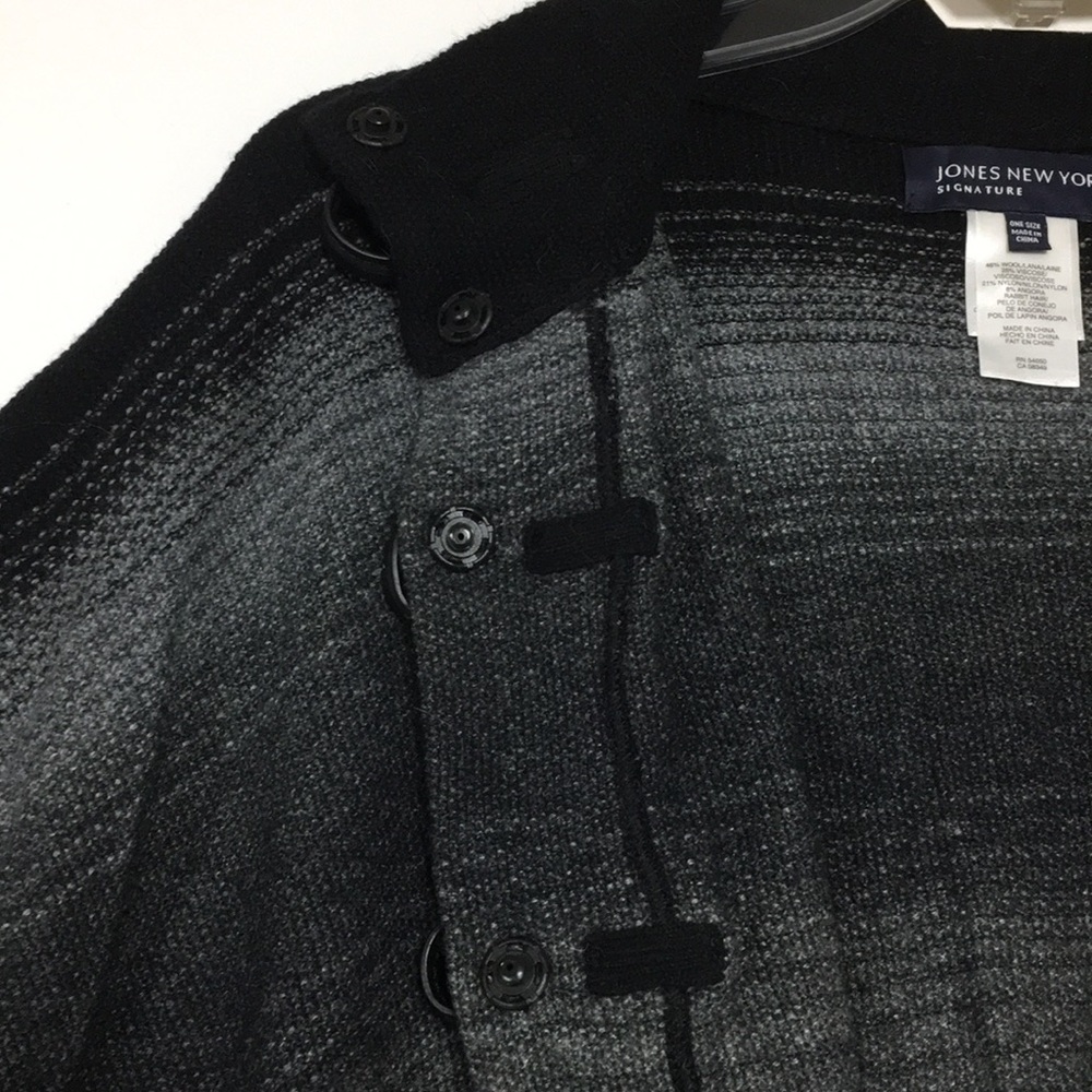 Jones New York Signature Poncho w/toggles + snaps - Picture 6 of 16